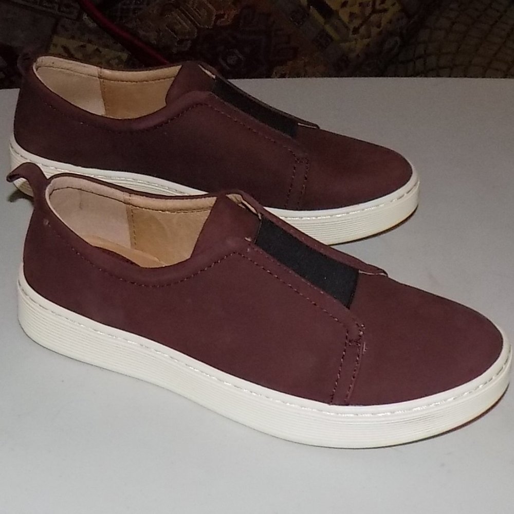 Sofft Safia Berry nubuck leather EU39 US 8M
